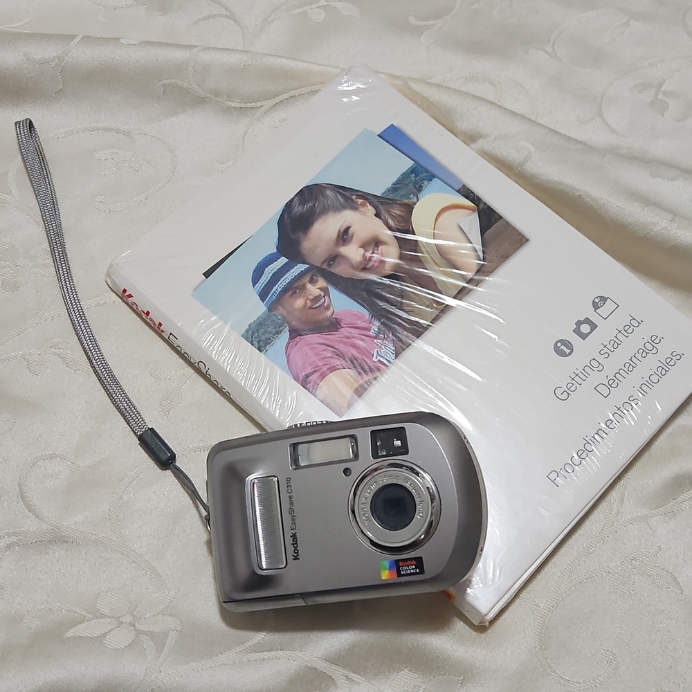 NWT Kodak EasyShare Camera And system Booklet